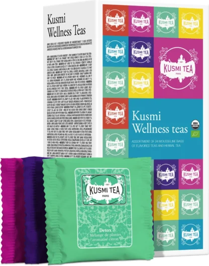 Zestaw Kusmi Tea Wellness – 24 kopertki herbat ziołowych i aromatyzowanych, opakowanie z kolorowymi grafikami i wyeksponowaną saszetką Detox z cytrynowym aromatem.