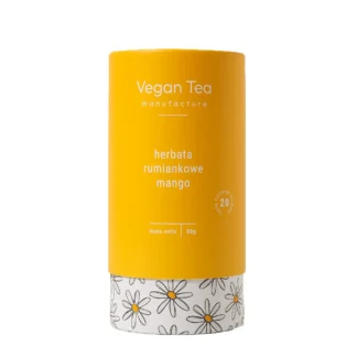 Żółte opakowanie herbaty Vegan Tea z białym napisem: „herbata rumiankowe mango, masa netto 55g, 20 filiżanek naparu”. Dolna część opakowania ozdobiona wzorem rumiankowych kwiatów. Harmonijne połączenie delikatnego rumianku i egzotycznego mango w eleganckiej tubie.