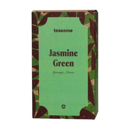 Opakowanie herbaty Teasome Jasmine Green 50 g z zielonej herbaty jaśminowej pochodzącej z regionu Guangxi w Chinach. Zielona etykieta na ozdobnym tle z motywem liści