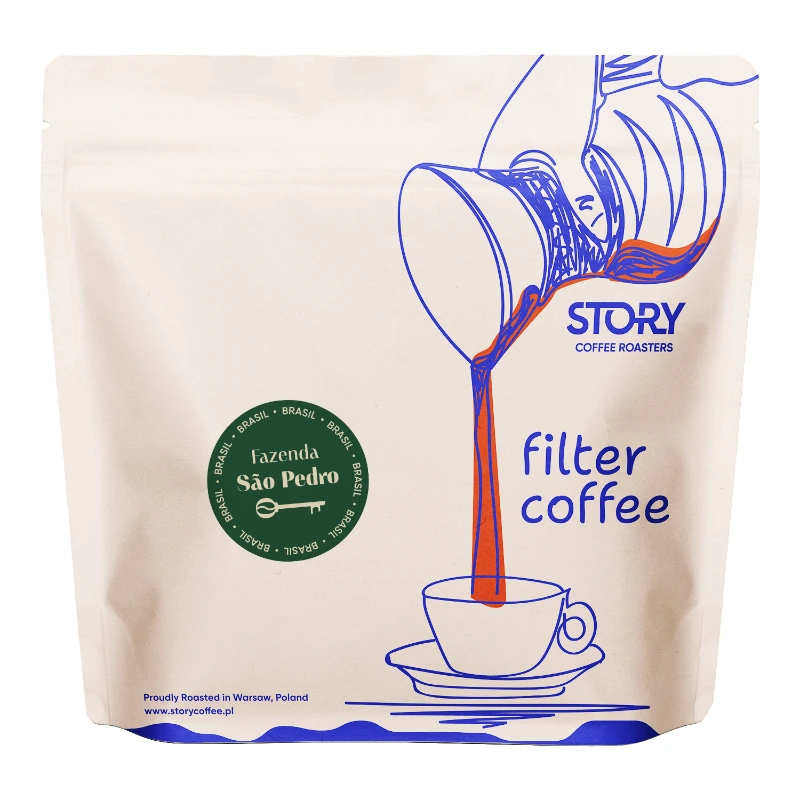 Opakowanie kawy filtrującej z Fazendy São Pedro, podkreślające jej pochodzenie z Brazylii. Idealna dla miłośników aromatycznych napojów, dostępna w sklepie internetowym z wysokiej jakości kawą i herbatą.