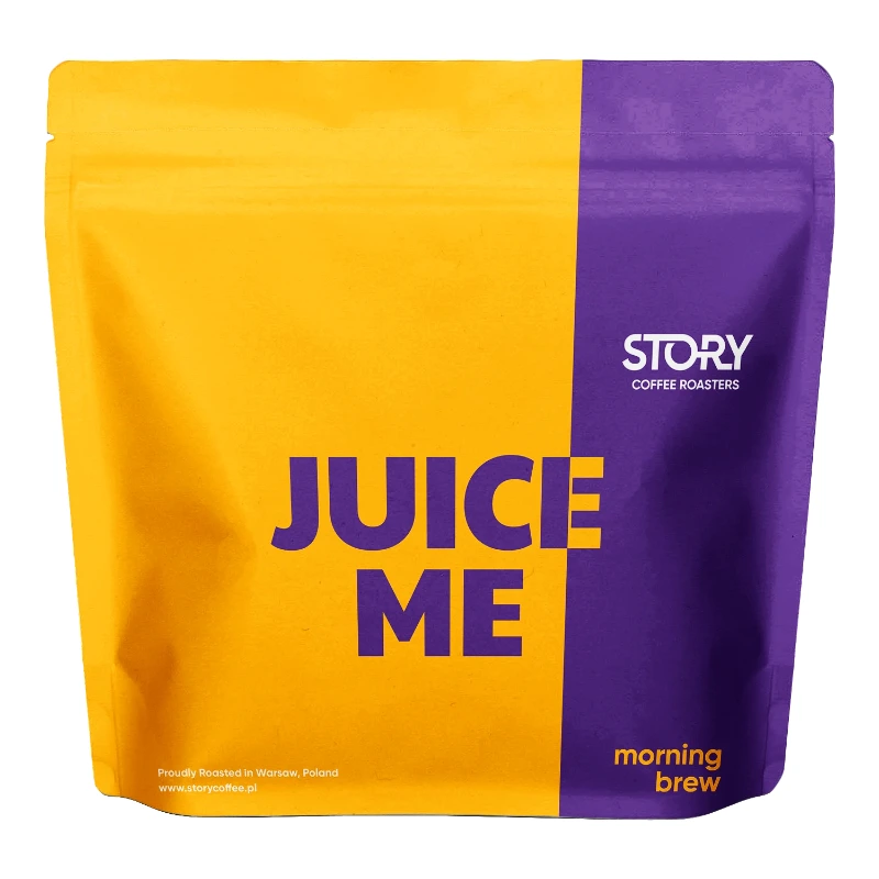 Opakowanie kawy JUICE ME od STORY Coffee Roasters, wyróżniające się intensywnym żółtym i fioletowym designem. Idealna poranna mieszanka, która pobudza zmysły i zapewnia wyjątkowy smak każdej filiżanki kawy.
