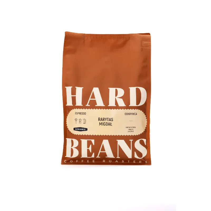 Opakowanie rzadkiej kawy espresso Rarytas Migdał od HARD BEANS, idealnej dla miłośników wyjątkowych smaków. Zawiera starannie dobrane ziarna, które zapewniają niepowtarzalne doznania smakowe podczas parzenia kawy.