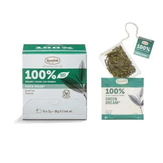 Opakowanie ekologicznej herbaty zielonej Green Dream od Ronnefeldt, składające się z 15 saszetek po 2 g każda. Herbata wyróżnia się wegańskim składem oraz przyjaznym dla środowiska podejściem, idealna dla miłośników zdrowego stylu życia.