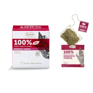 Opakowanie herbaty z werbeny 100% BIO Ronnefeldt prezentuje ekologiczny, wegański produkt, w skład którego wchodzi 15 saszetek oraz świeża mieszanka ziołowa. Idealna na relaksujące chwile, ta herbata łączy doskonały smak z zaletami zdrowotnymi, oferując wyjątkowe doświadczenie herbaciane.