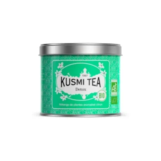 Zielona puszka z herbata Kusmi Tea Detox, która zawiera aromatyczny miks ziół i cytrusów, idealny do detoksykacji organizmu. Produkt bio, zalecany dla miłośników zdrowego stylu życia i wysokiej jakości herbaty, dostępny w naszym sklepie internetowym.