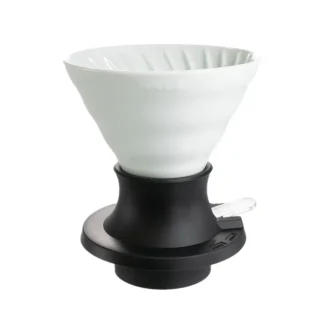 Ceramiczny filtr do kawy z elegancką podstawką, idealny do parzenia świeżej kawy w domowym zaciszu. Dzięki ergonomicznemu kształtowi i wysokiej jakości materiałom zapewnia doskonałe rezultaty, idealnie wydobywając aromaty i smaki.