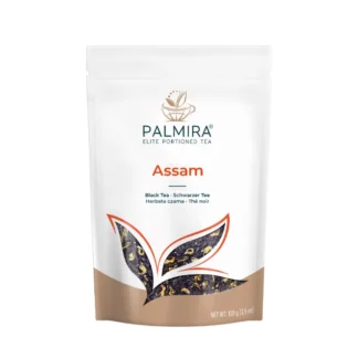 Opakowanie herbaty czarnej Palmira Assam o wadze 100g, wykonane z wysokiej jakości składników. Idealna do parzenia aromatycznego napoju, przyciąga miłośników herbaty swoją bogatą nutą smakową i eleganckim designem opakowania.