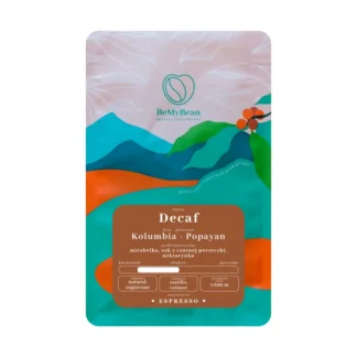 Opakowanie bezkofeinowej kawy Kolumbia Popayan o aromatycznych nutach mirabelki i soku z czarnej porzeczki. Idealna do parzenia espresso, ta kawa łączy w sobie naturalny smak i wysoką jakość, doskonała dla miłośników kawy bez kofeiny.