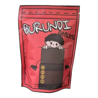 Opakowanie kawy Burundi z kolorowym, kreatywnym nadrukiem, idealne dla miłośników kawy. Eksploruj bogaty smak i aromat tej wyjątkowej kawy, doskonałej do parzenia w domowym zaciszu lub w biurze.