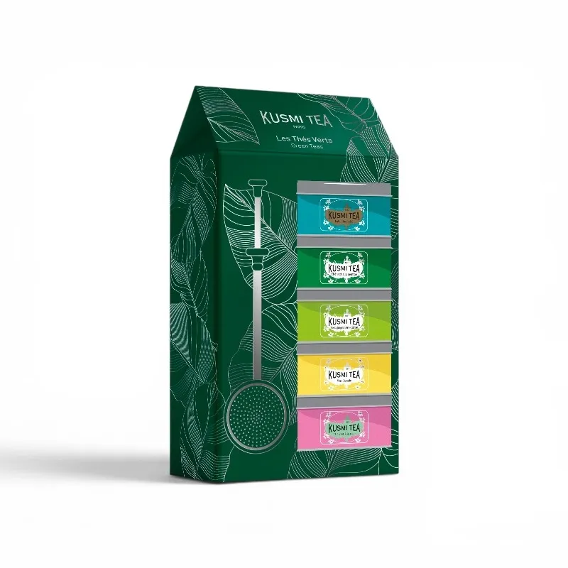 Zestaw herbat Kusmi Tea zawiera różnorodne smakowe herbaty w eleganckim opakowaniu. Zaparzacz do herbaty dołączony do zestawu ułatwia przygotowanie aromatycznych naparów, idealnych dla miłośników tego napoju.